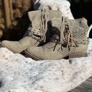 Coconuts by Matisse Fringe Ankle Boots - Gray/Beige